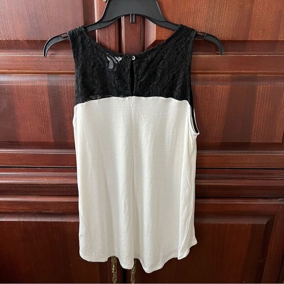 Old Navy White & Black Lace Lightweight Summer Crewneck Blouse Tank M NWOT - Picture 2 of 4